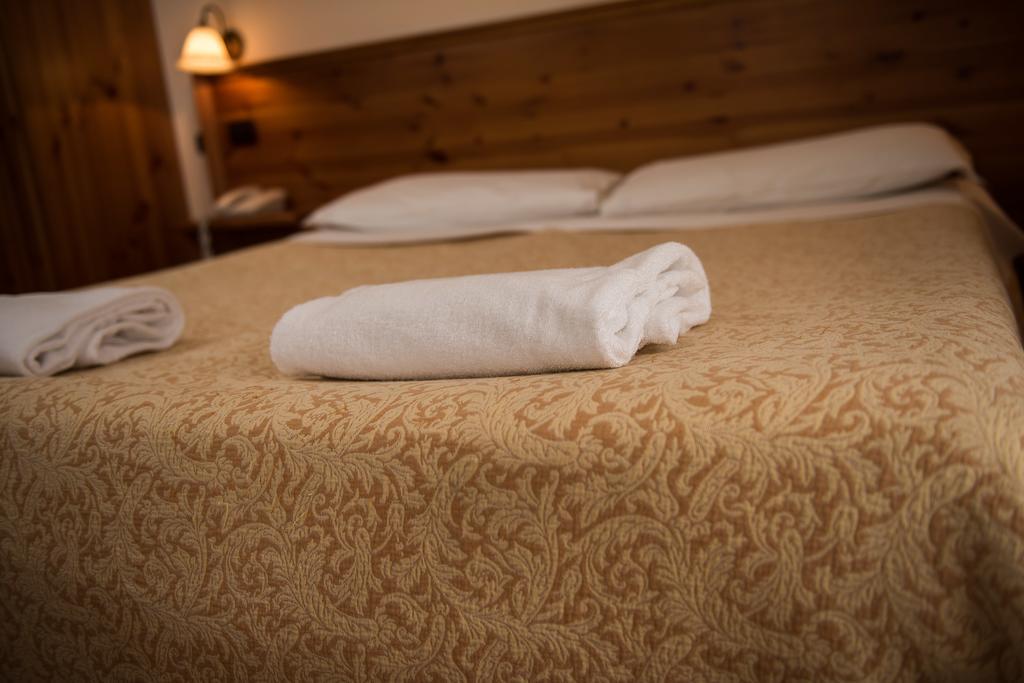 Albergo Meuble Vecchio Scarpone Baceno Ruang foto